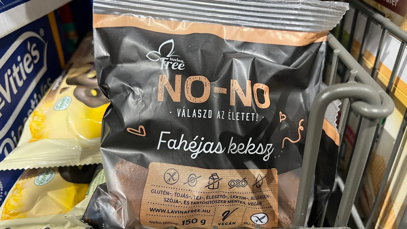 NO-NO feliratú, mentesként pozicionált kekszcsomagolás