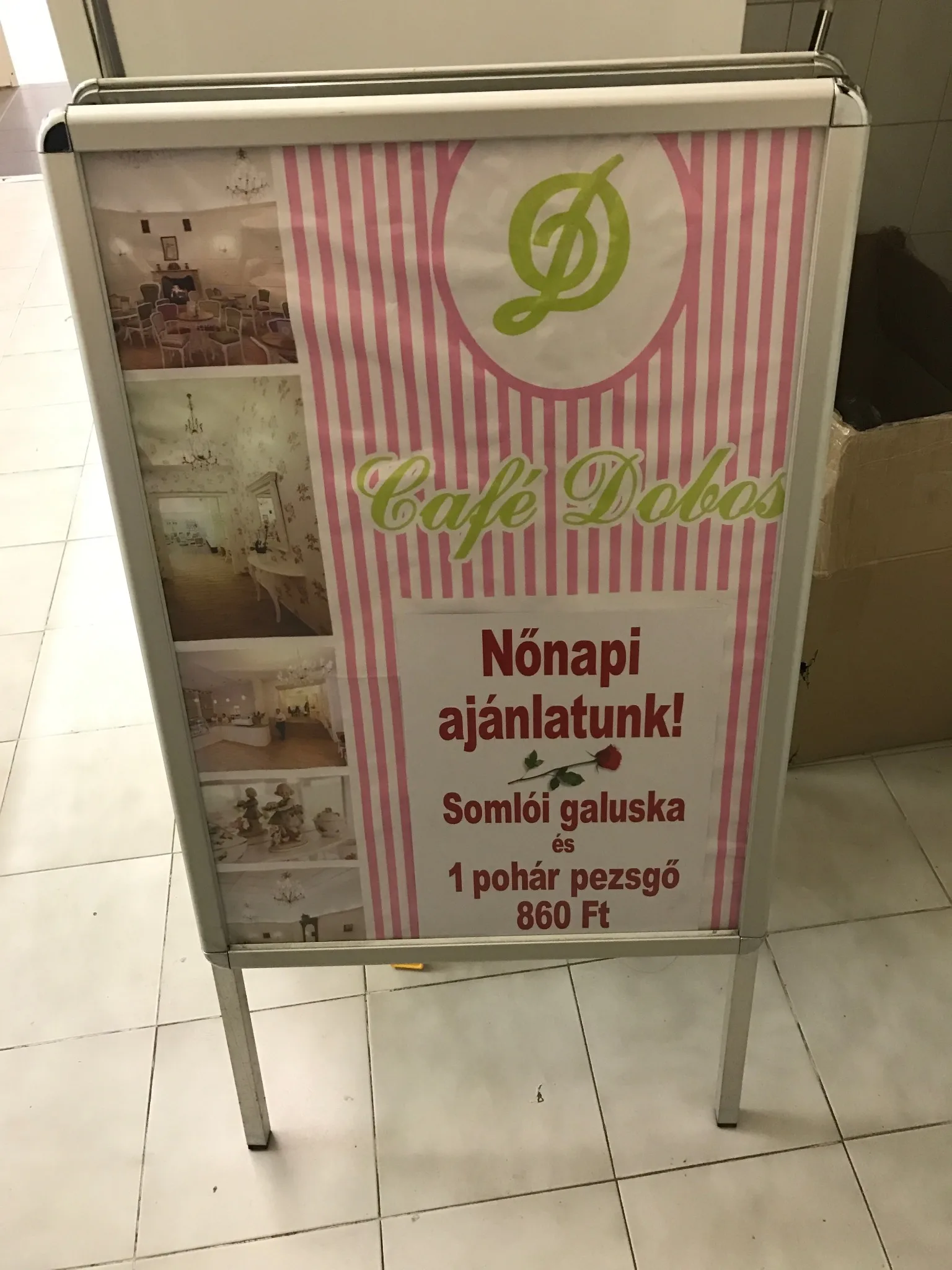 Café Dobos nőnapi ajánlat teljes árú somlói galuskával és mellé adott pohár pezsgővel