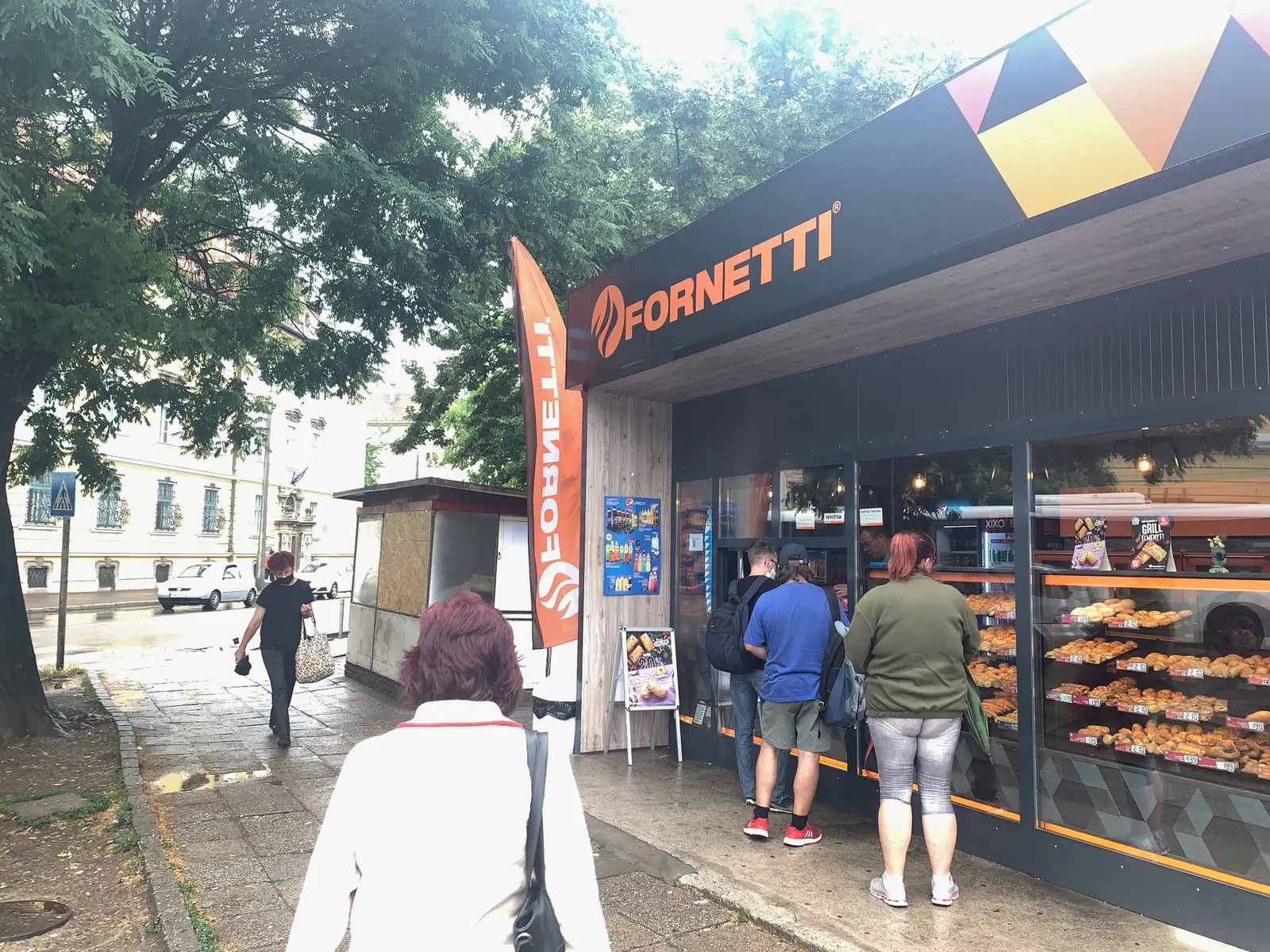Fornetti pékáru-értékesítési pont friss termékekkel