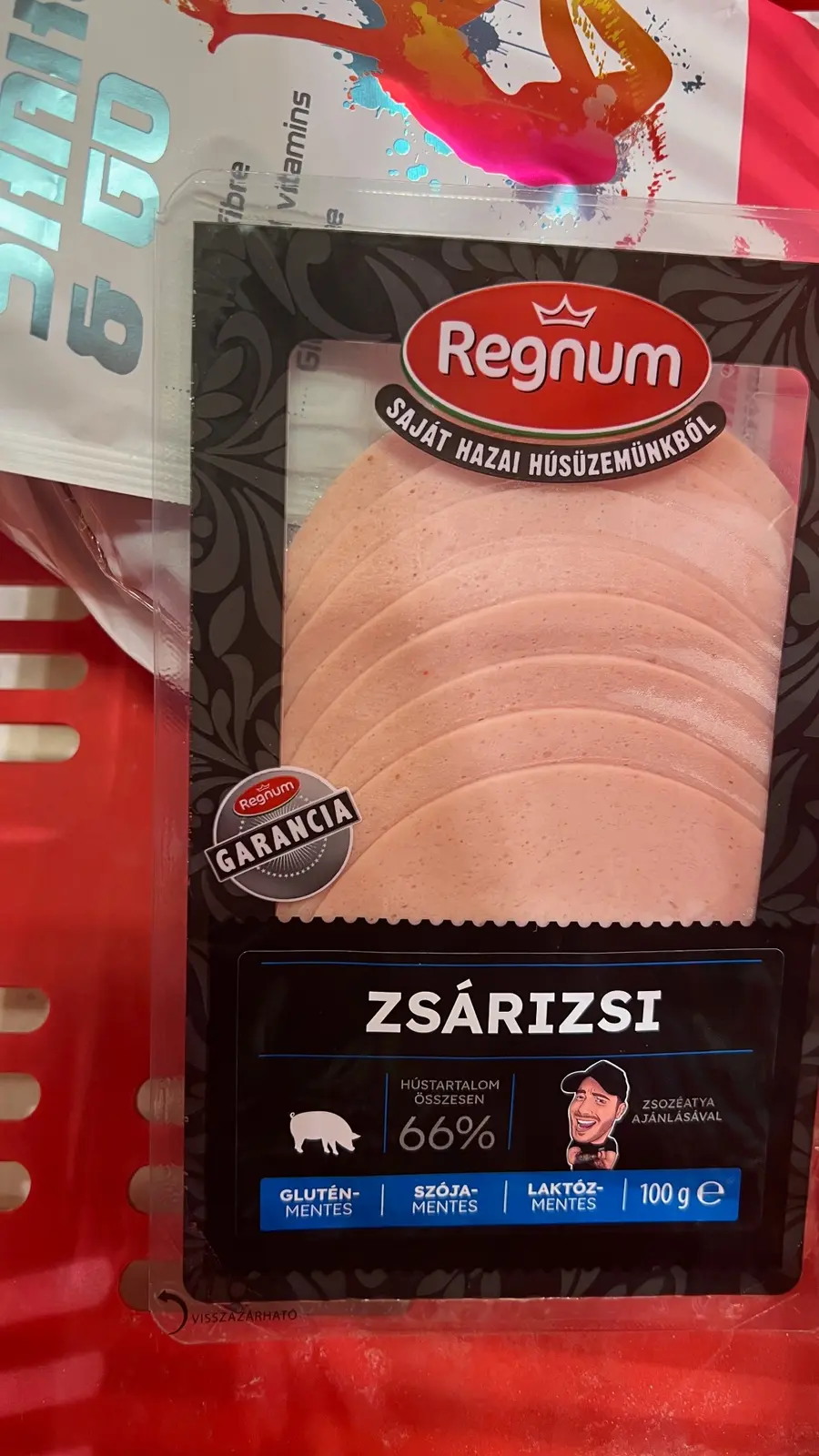 Regnum Zsárizsi csomagolás Zsozéatya ajánlásával és karikatúrájával
