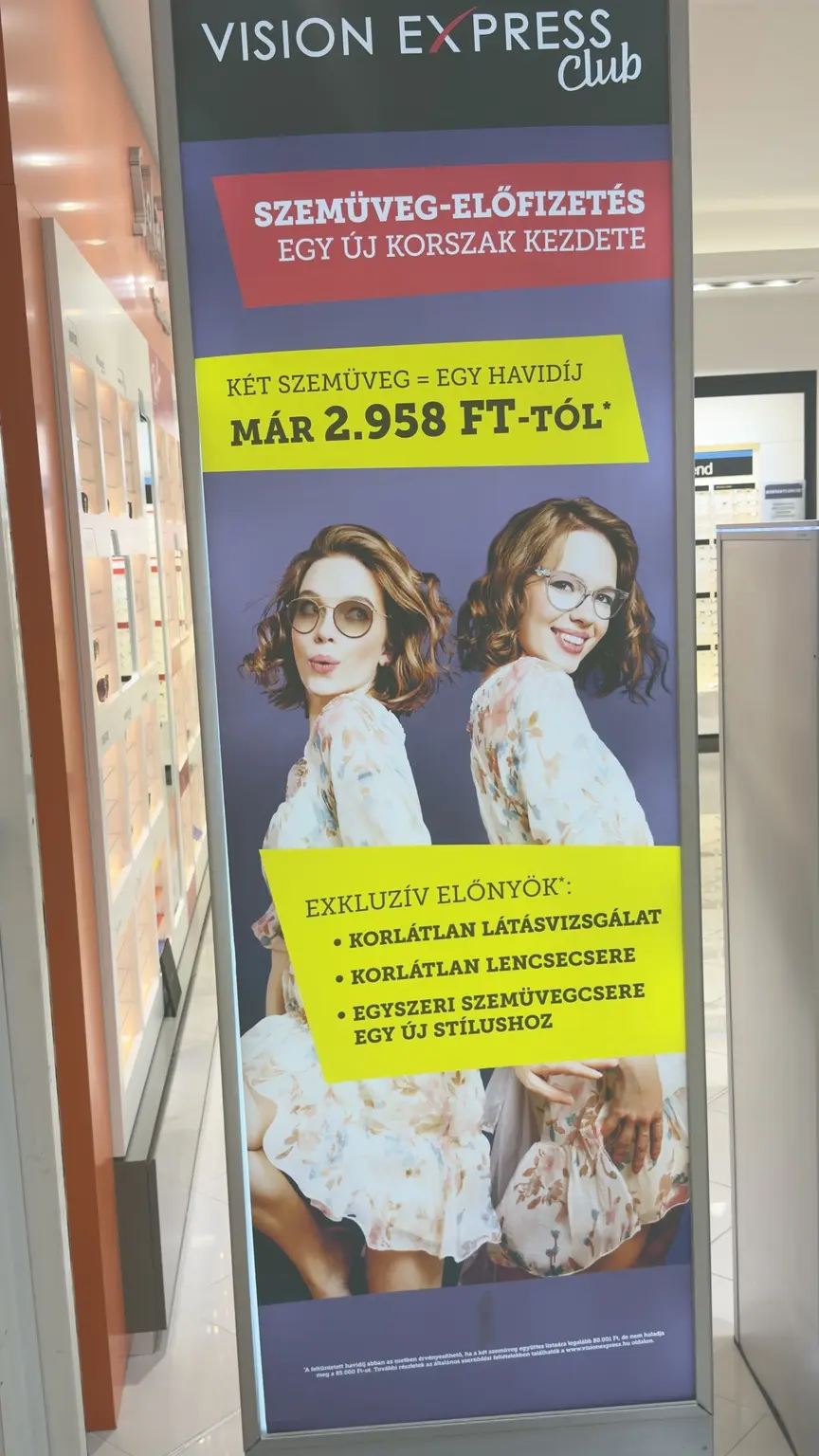Vision Express Club fényreklám szemüveg-előfizetéssel, havi díjjal és felsorolt szolgáltatási előnyökkel