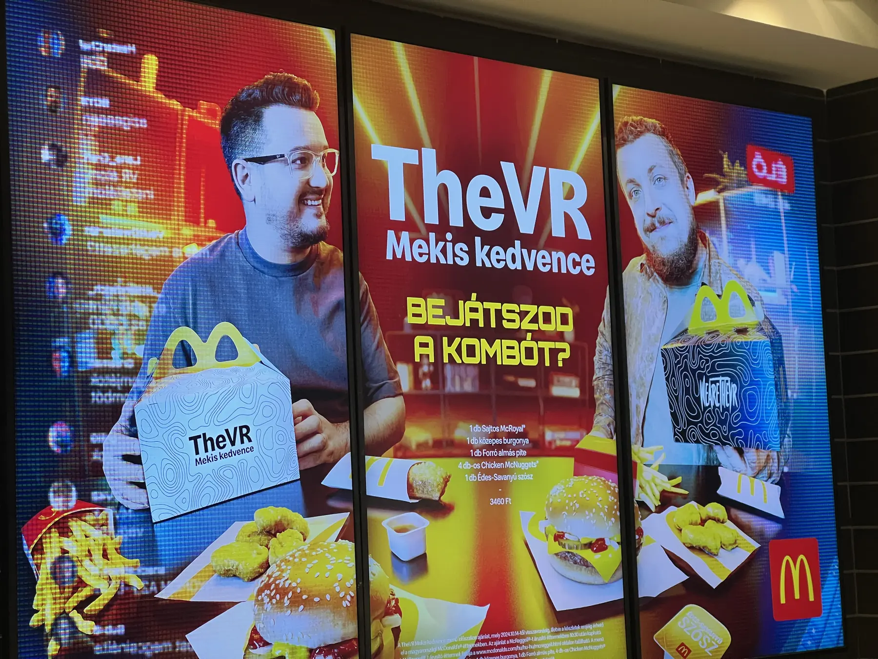 TheVR Mekis kedvence McDonald’s fényfal két tartalomkészítővel, ételekkel és egyedi dobozokkal
