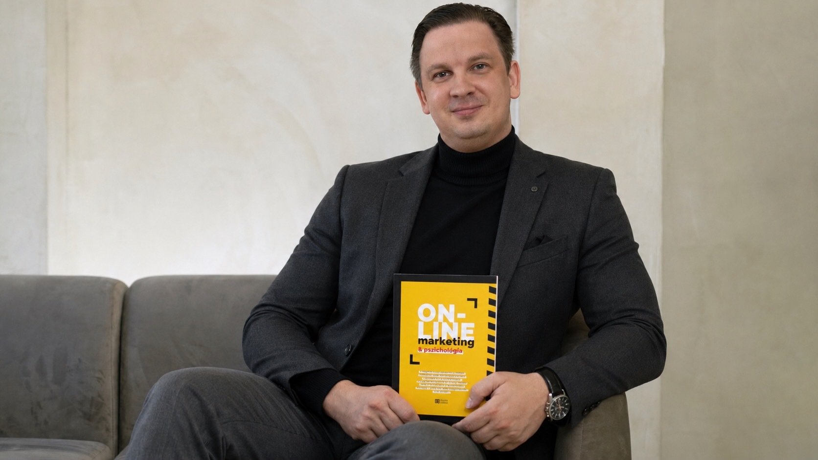 Dajka Gábor az Online Marketing és Pszichológia című könyvével