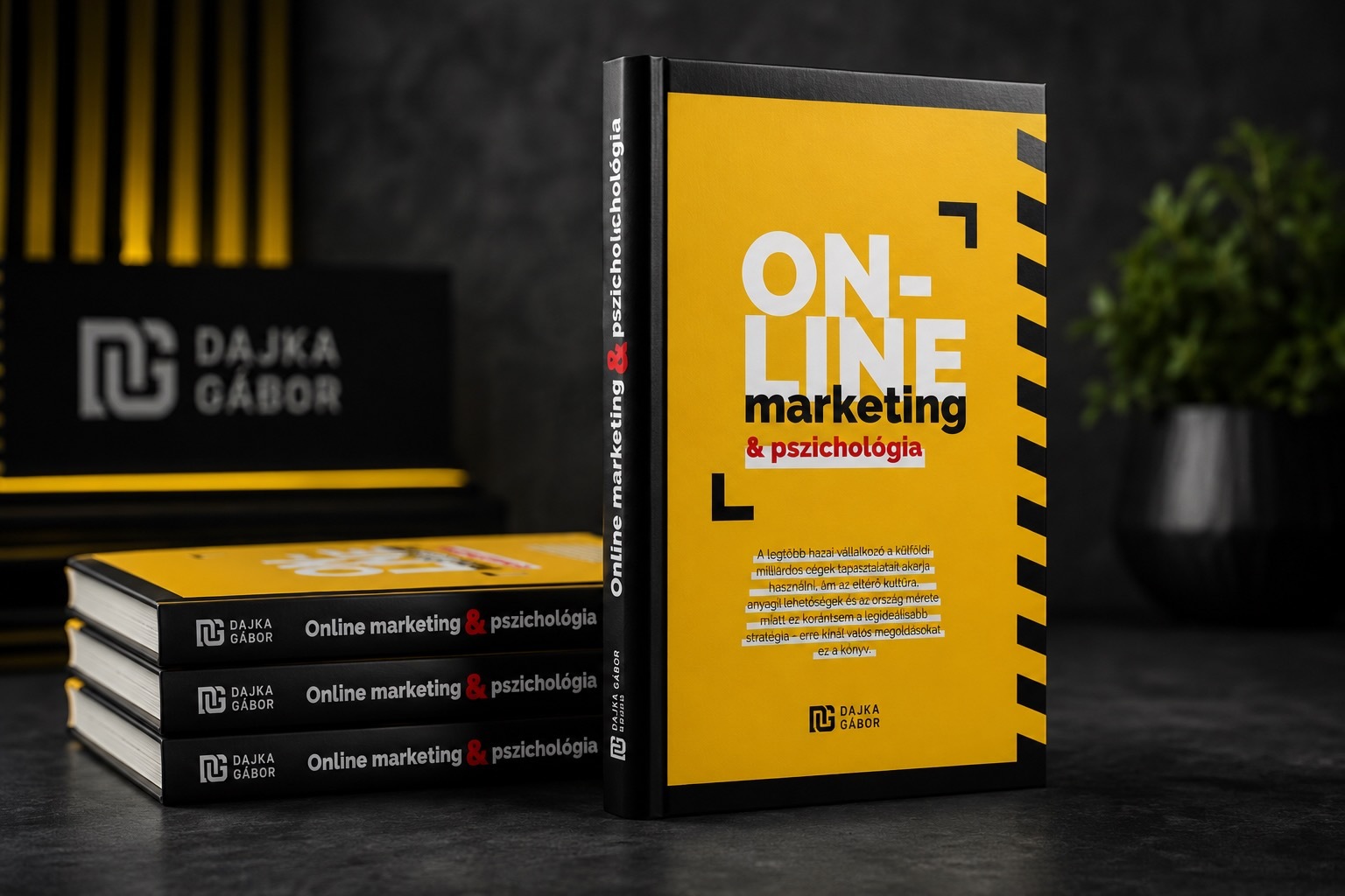 Online Marketing és Pszichológia könyvek sötét stúdiókörnyezetben